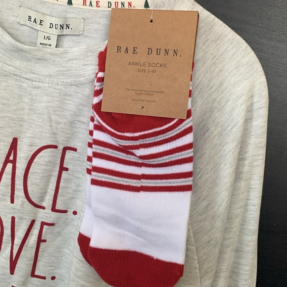 Rae Dunn Women's "PEACE LOVE HOPE" Gray Gallery Sweatshirt Cozy Ankle Socks Set - Picture 9 of 13
